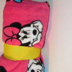 Disney Bright Pink Minnie Mouse Reversible Fleece Throw NWT